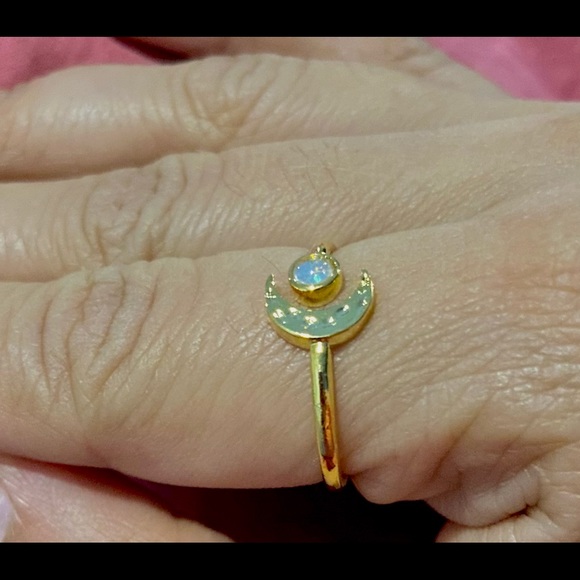 Moon shaped inlay small moonstone ring - Picture 4 of 9